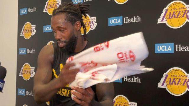 开云官方-贝弗利参加湖人发布会，与韦少的互动让人暂时安心